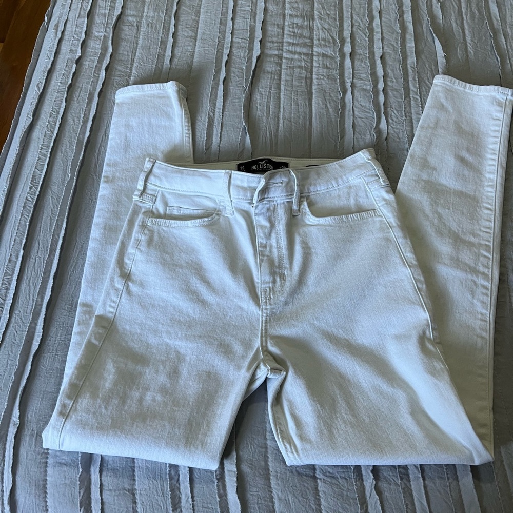 White hollister jeans 👖